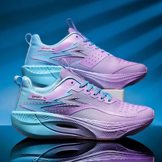 องเท้าวิ่งคาร์บอน สีม่วง